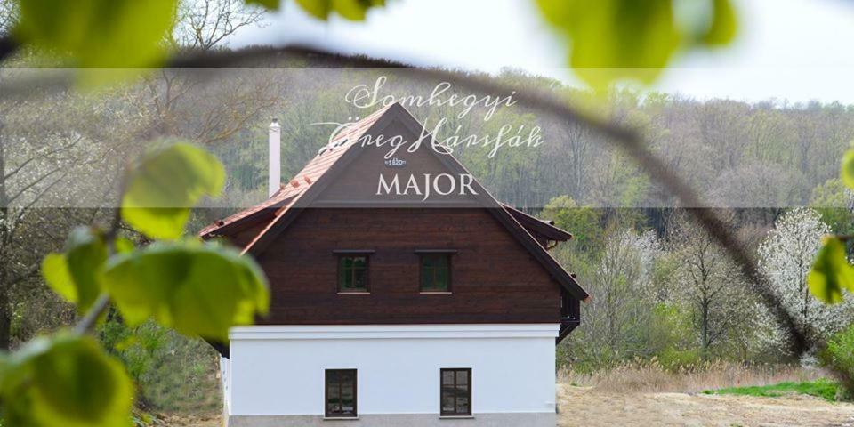 לינה וארוחת בוקר Bakonybél Somhegyi Oereg Harsfak Major Vendeghaz מראה חיצוני תמונה